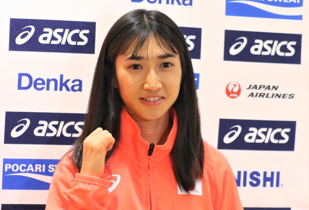 世界室内選手権から羽田空港に帰国した陸上女子中長距離の田中（撮影・藤塚大輔）