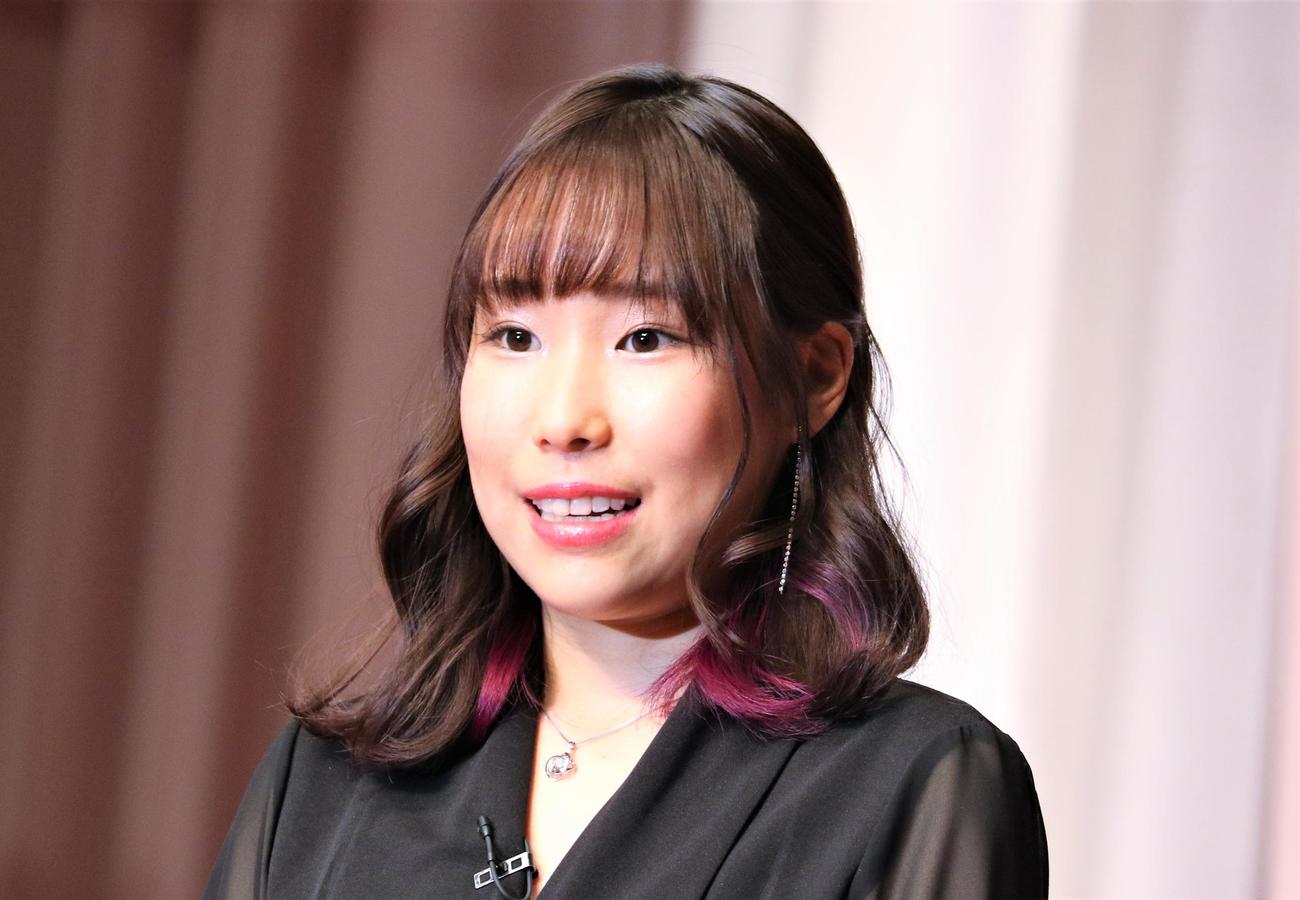 大学スポーツ協会の「UNIVAS AWARDS 2023－24」表彰式に登壇したフィギュアスケート女子の三原（撮影・藤塚大輔）