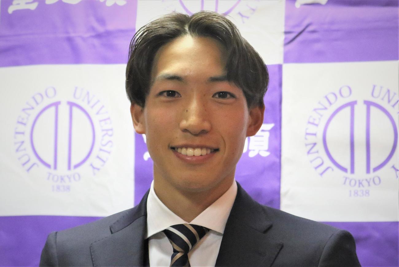 順大の卒業式に出席した陸上男子の三浦（撮影・藤塚大輔）