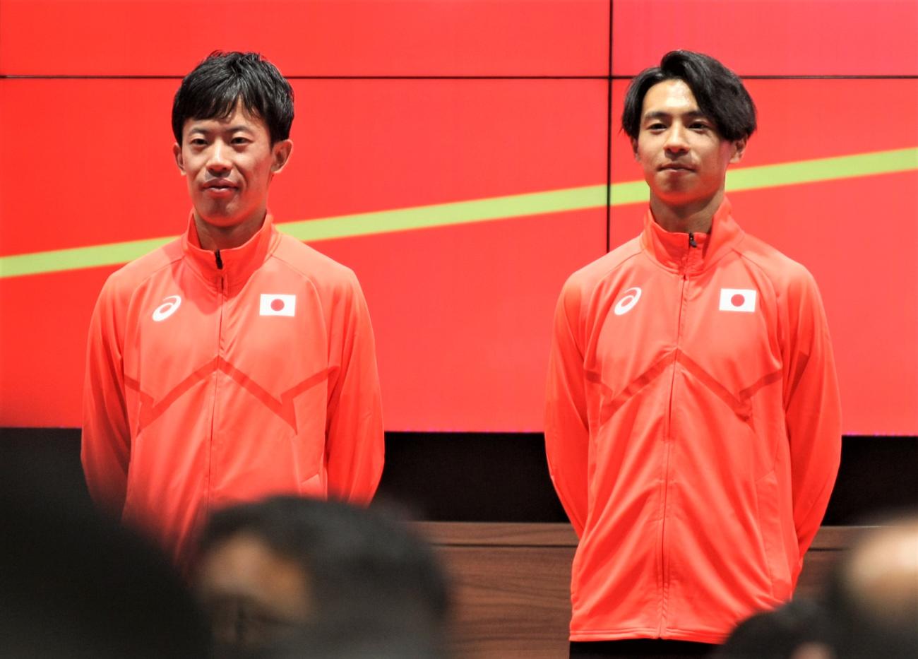 パリ五輪マラソン日本代表内定選手会見に登壇した男子代表の小山（左）と赤崎（撮影・藤塚大輔）