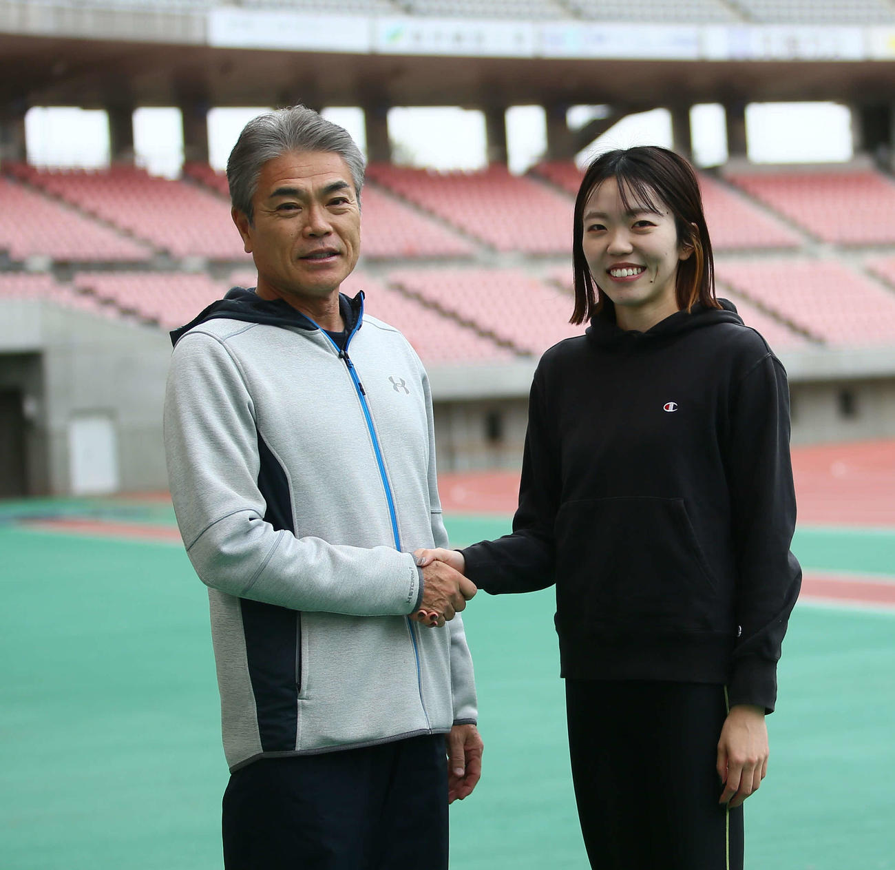 二人三脚で世界を目指す権瓶と父寿満さん