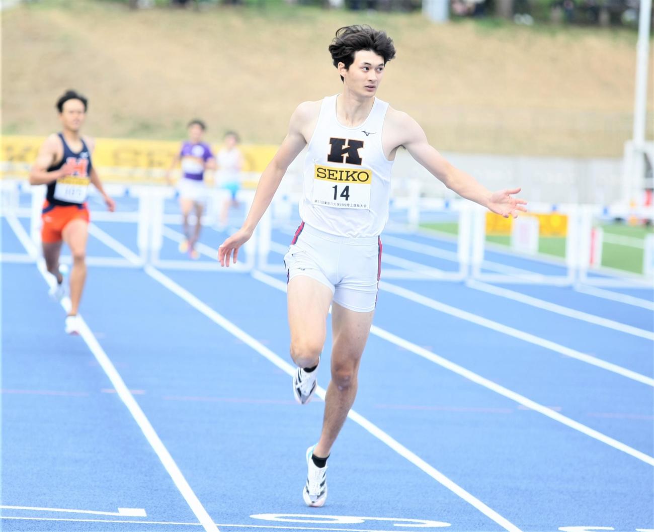東京6大学対校陸上　男子400メートル障害で1着となった慶大・豊田（撮影・藤塚大輔）