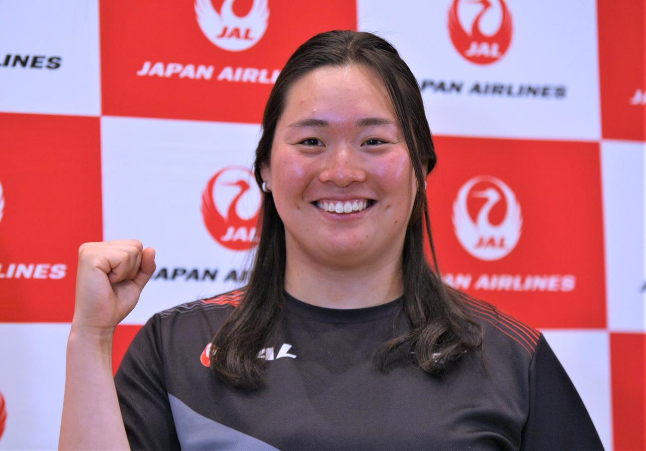 欧州から帰国し、新シーズンへ向けた取材会に出席した陸上女子やり投げの北口（撮影・藤塚大輔）