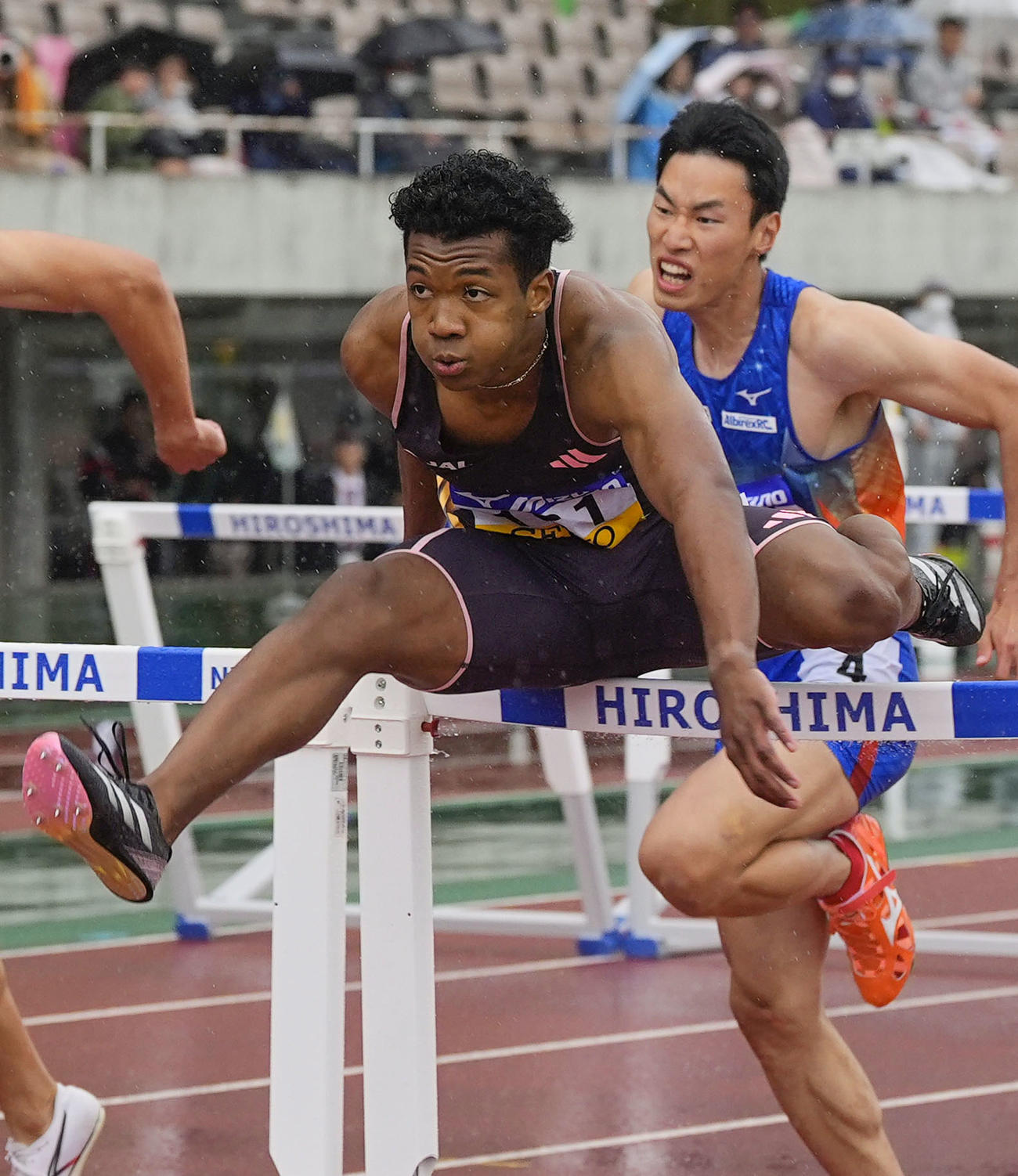 男子110メートル障害決勝　13秒29で優勝した村竹ラシッド（共同）