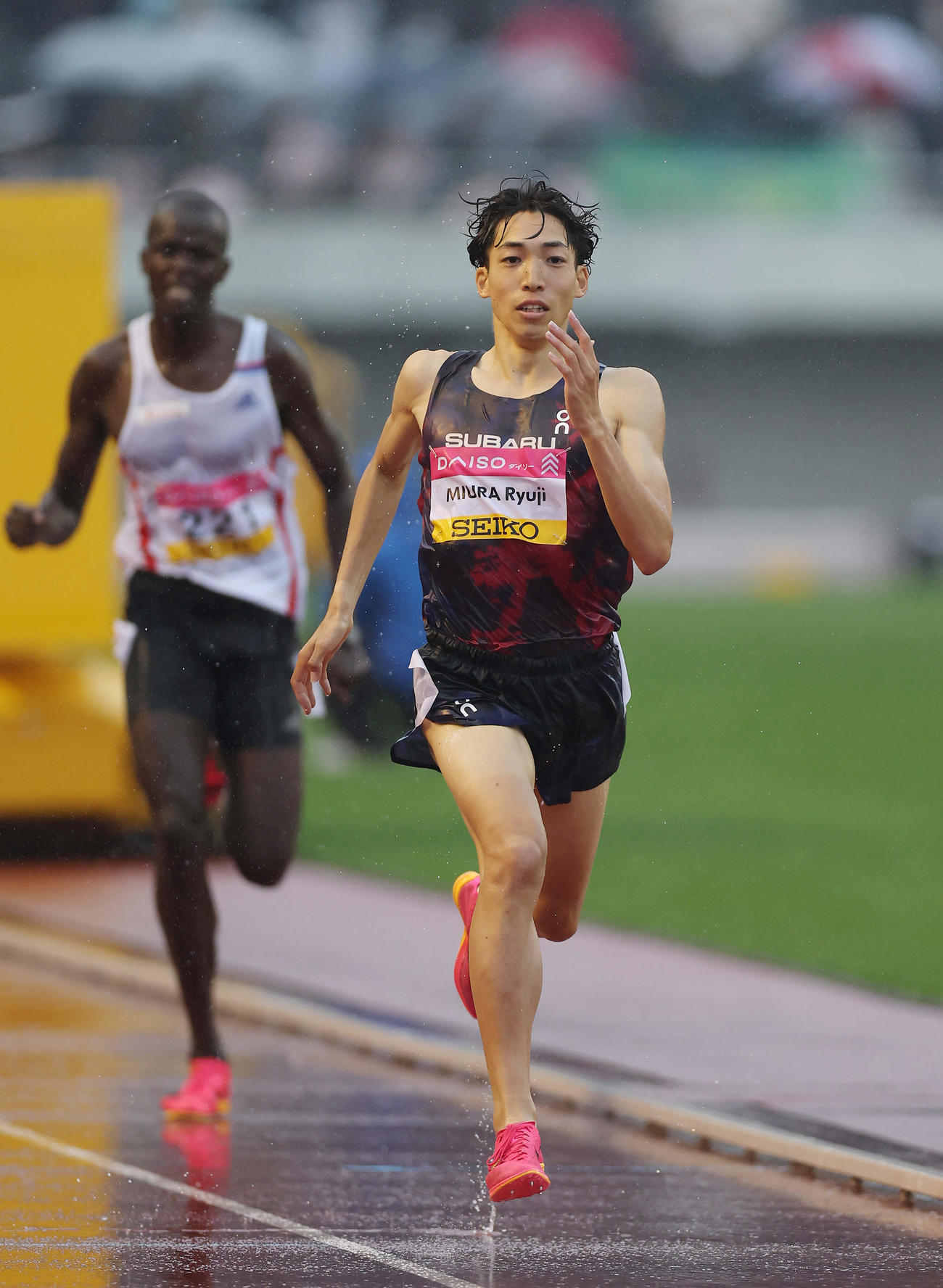男子3000メートル障害で優勝した三浦龍司（撮影・前田充）