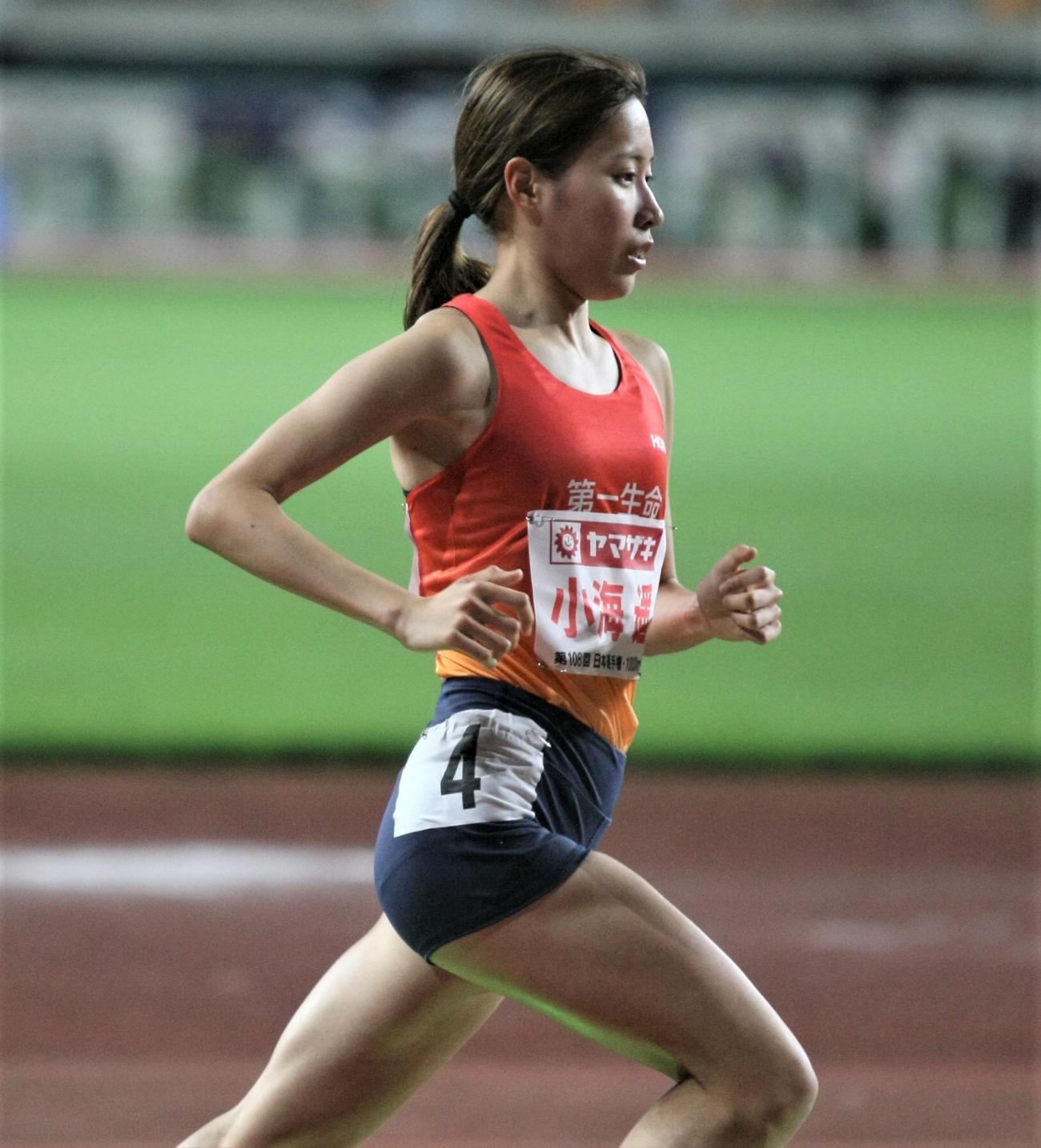 日本選手権女子1万メートル　力走する小海（撮影・藤塚大輔）