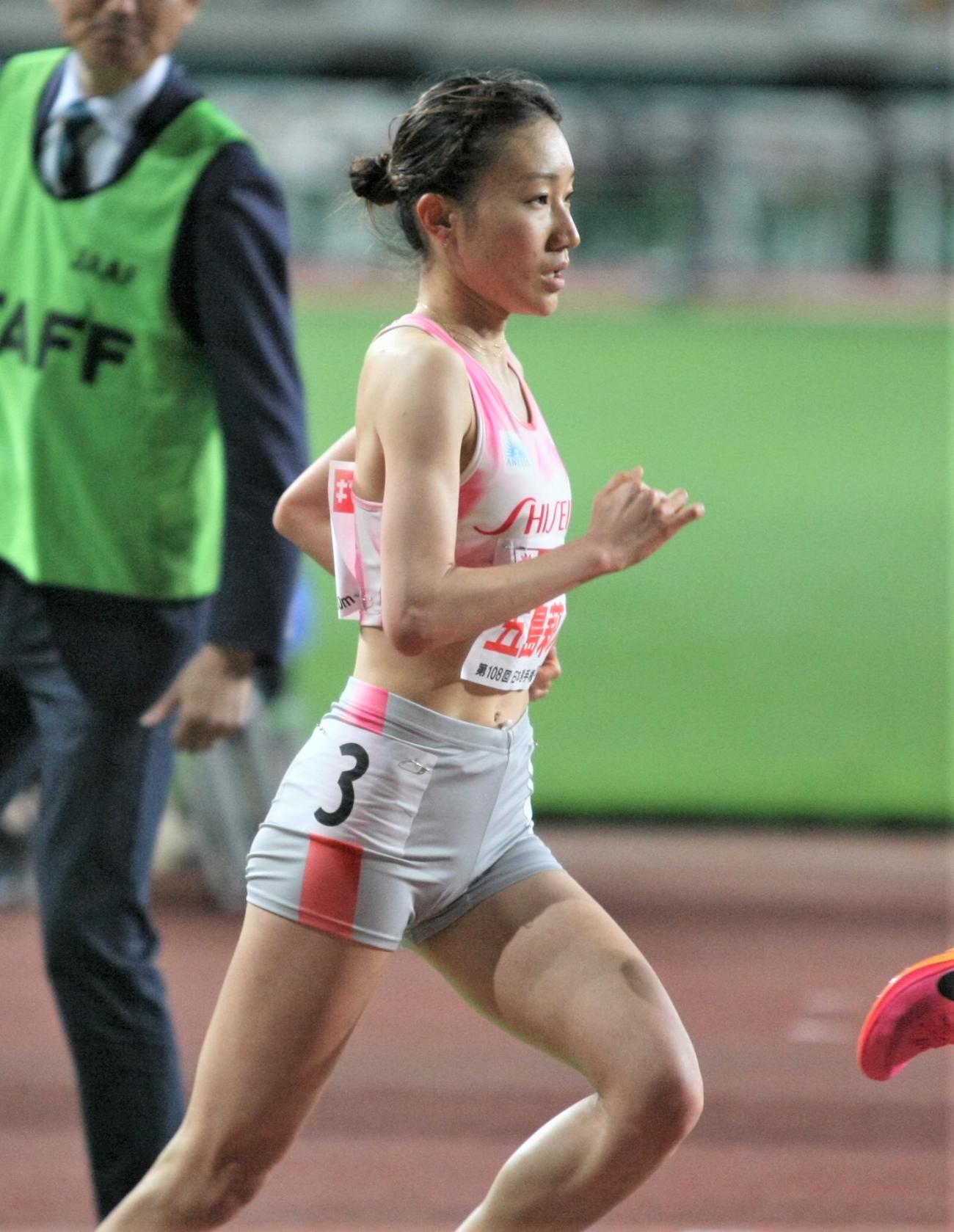 日本選手権女子1万メートル　力走する五島（撮影・藤塚大輔）