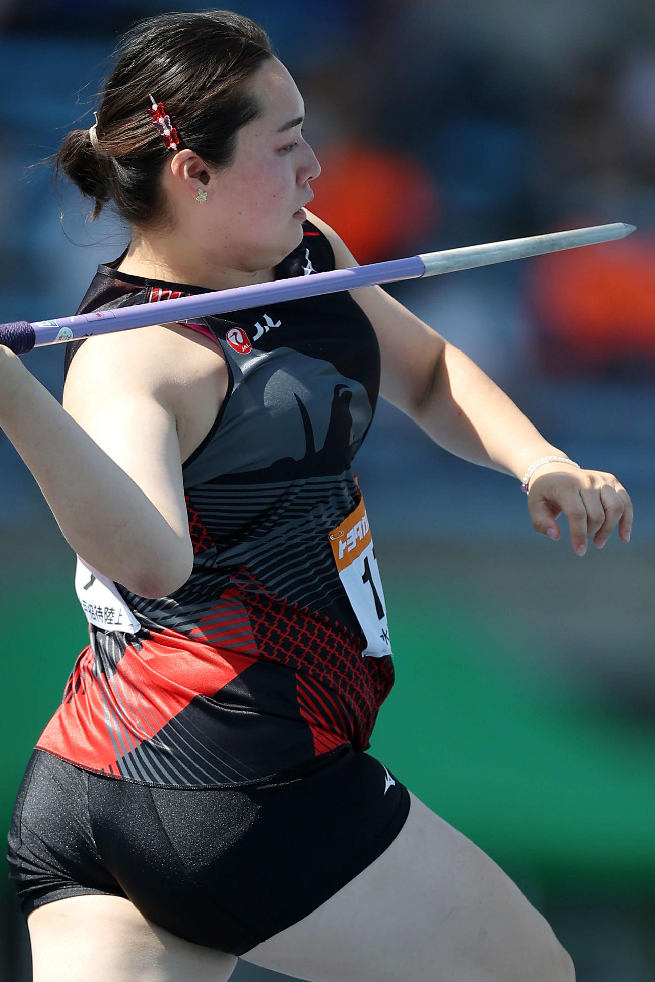 招待女子やり投げで力投する北口（撮影・河田真司）