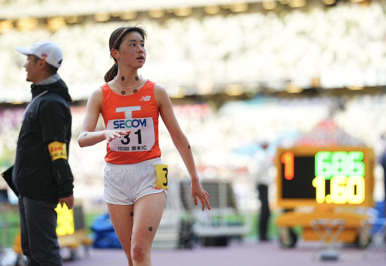 女子1万メートル決勝、レースを終え引き揚げる不破（撮影・垰建太）