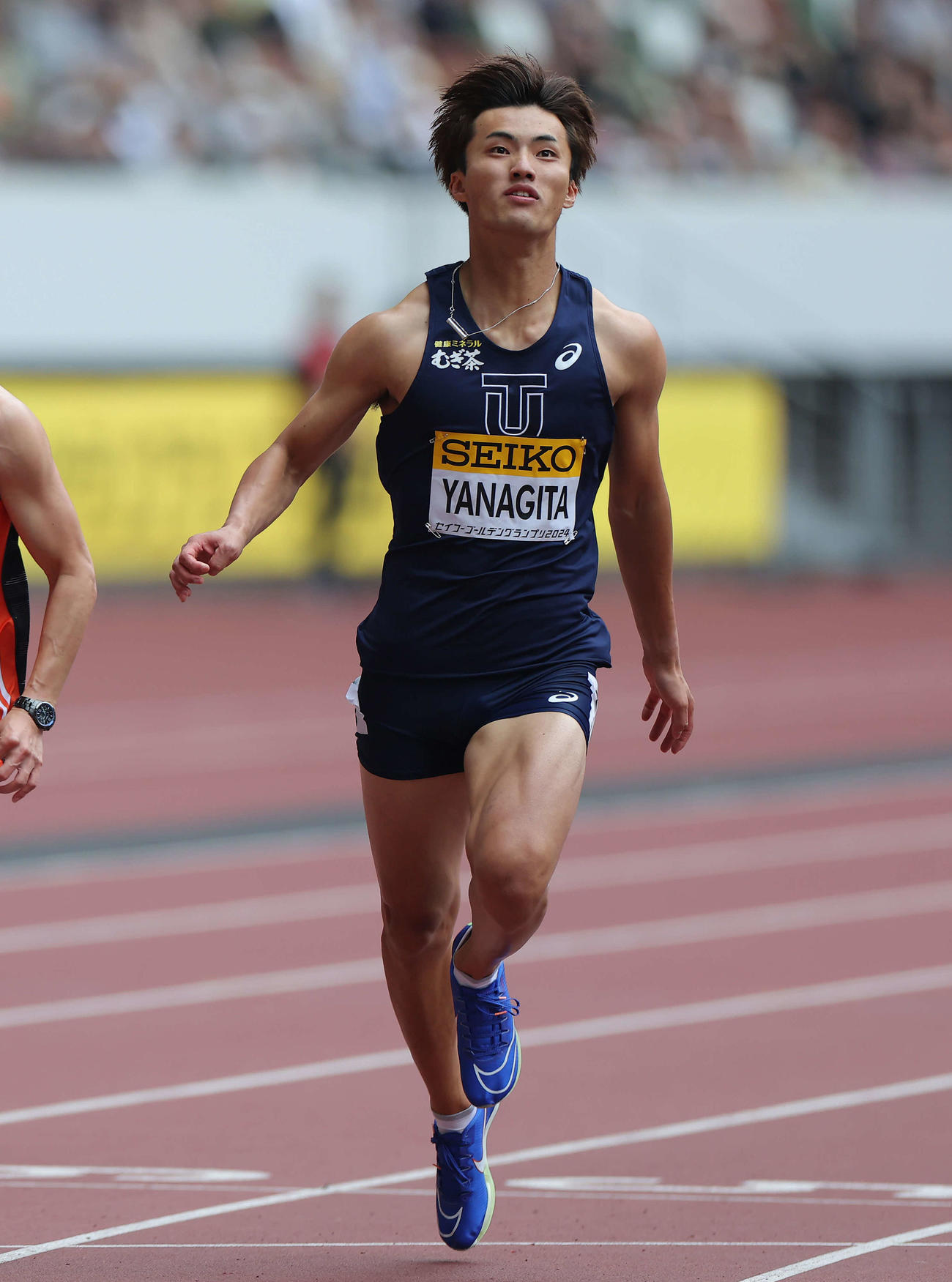 男子100メートル予選1組、1位でゴールする柳田（撮影・河田真司）