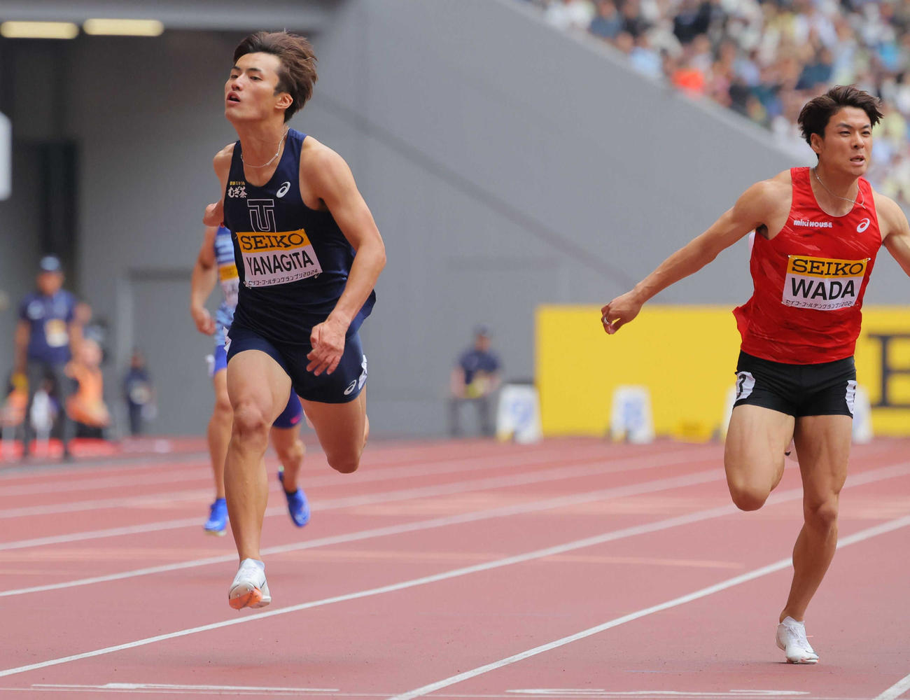 男子100メートル決勝　1位でゴールする柳田（代表撮影）