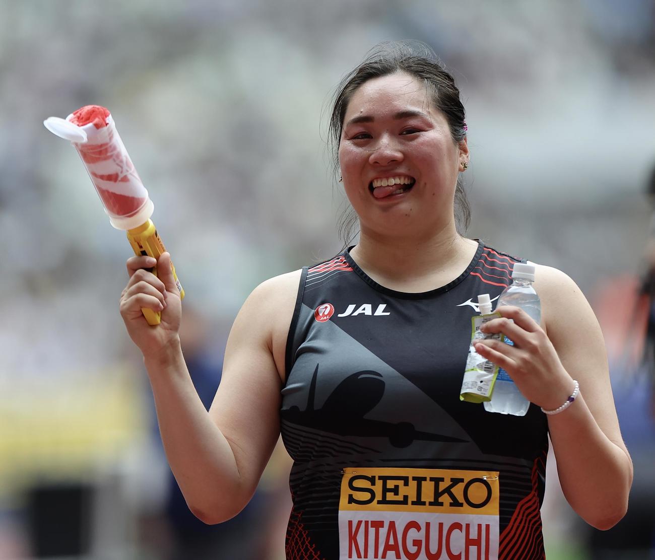 女子やり投げを終え、笑顔を見せる北口（撮影・河田真司）