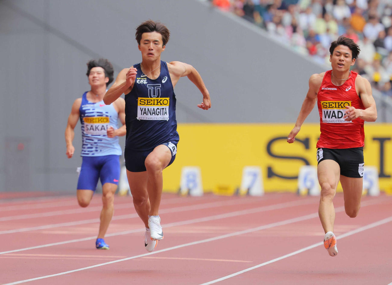 男子100メートル決勝　力走する柳田（中央）。左は坂井、右は和田（代表撮影）