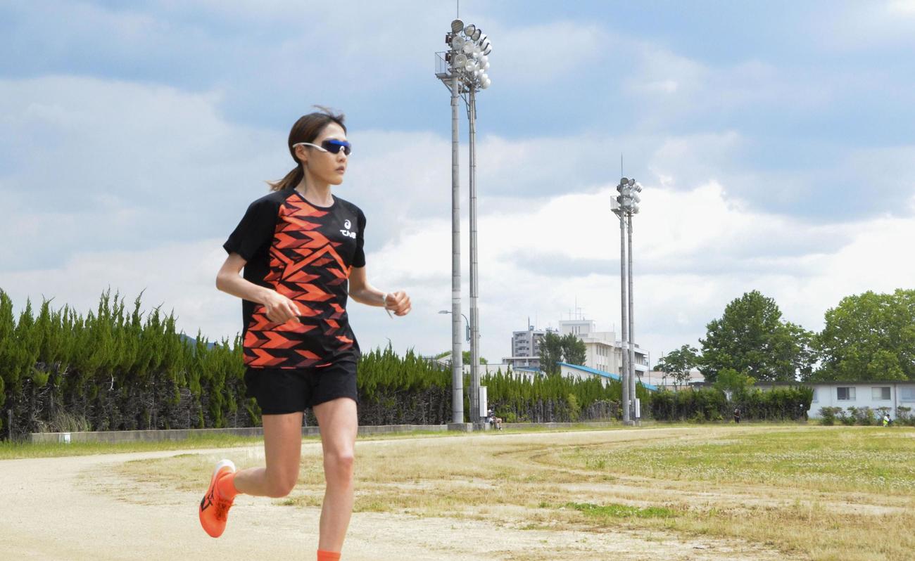 練習する女子マラソンの前田穂南（共同）
