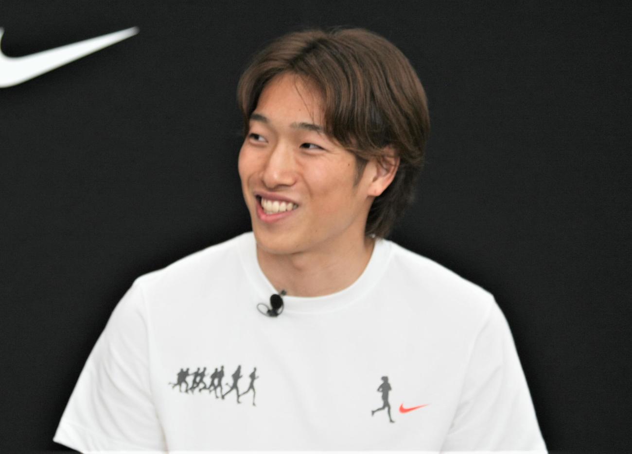 ナイキ主催の取材会に出席した陸上男子110メートル障害の泉谷（撮影・藤塚大輔）