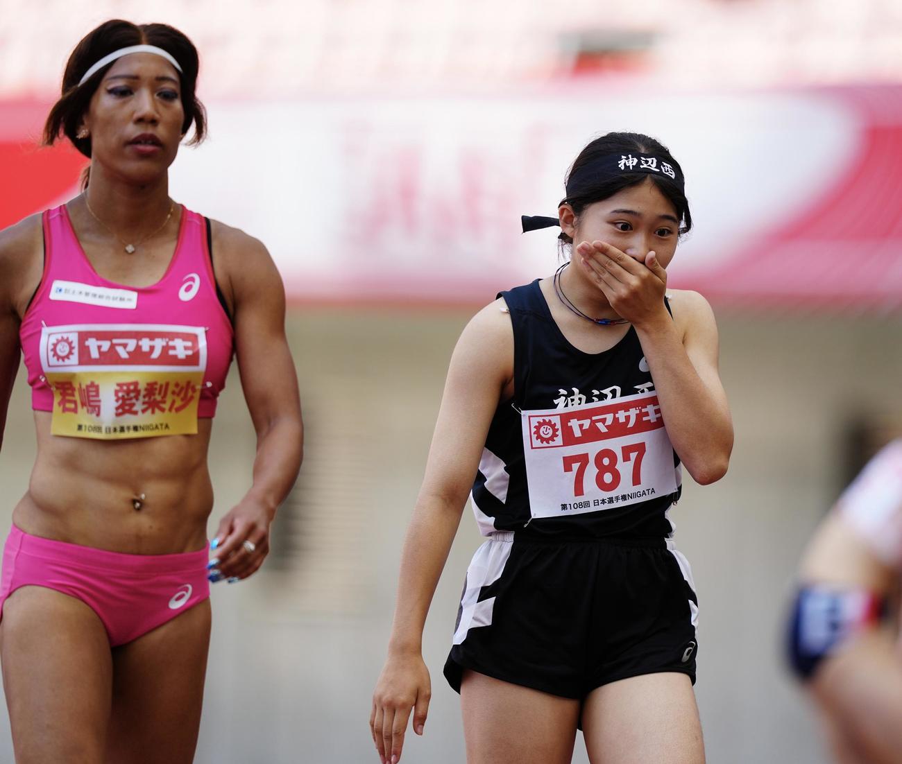 日本陸上選手権　女子100メートル予選、予選突破を決め驚きの表情を見せる三好（撮影・垰建太）