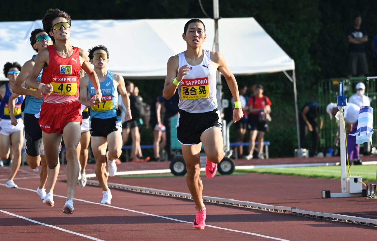 男子800メートルで優勝した落合晃（撮影・飯岡大暉）