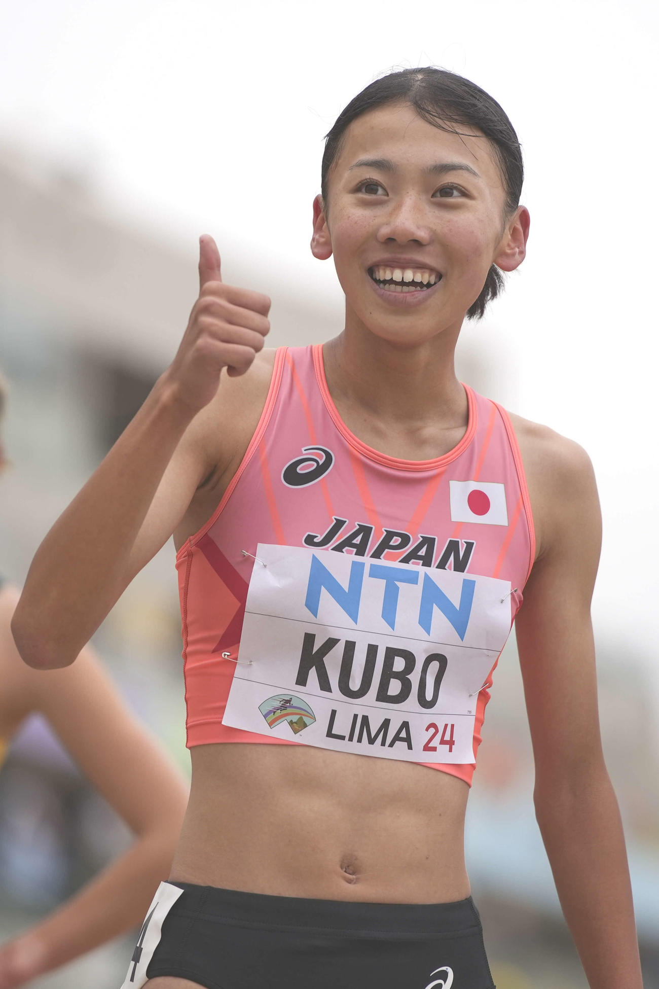 女子800メートル予選を突破した久保（AP）
