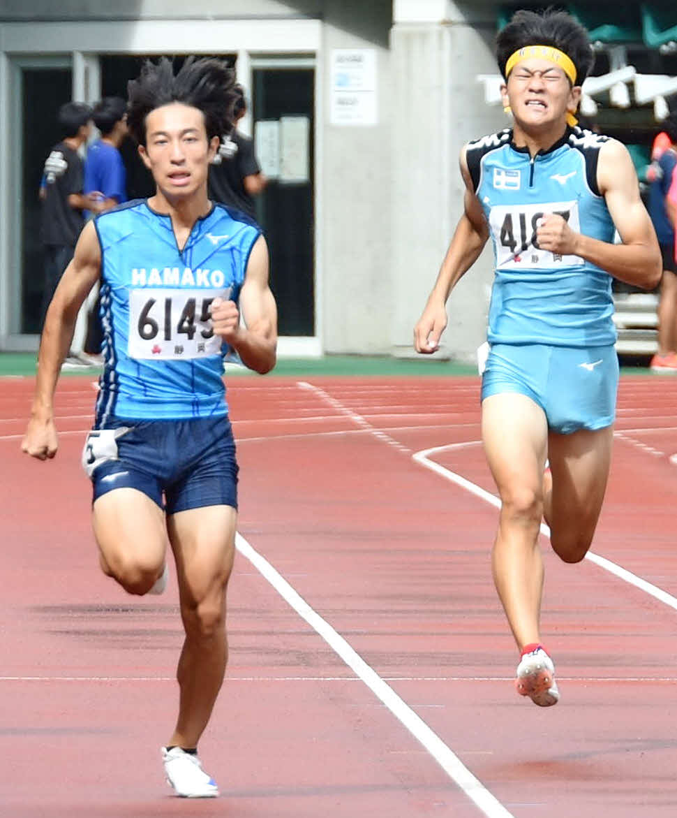 男子200メートル　快心の走りで優勝した浜松工・間木（左）（撮影・山口昌久）　