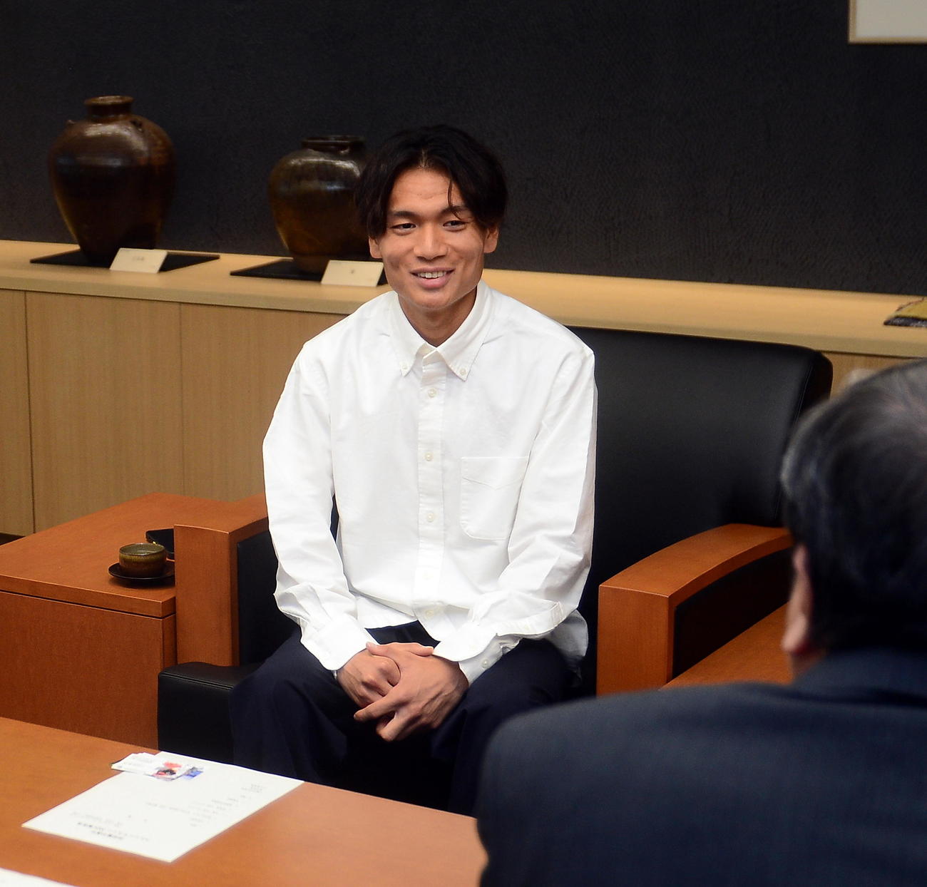 島田市役所を表敬訪問し、談笑する池田