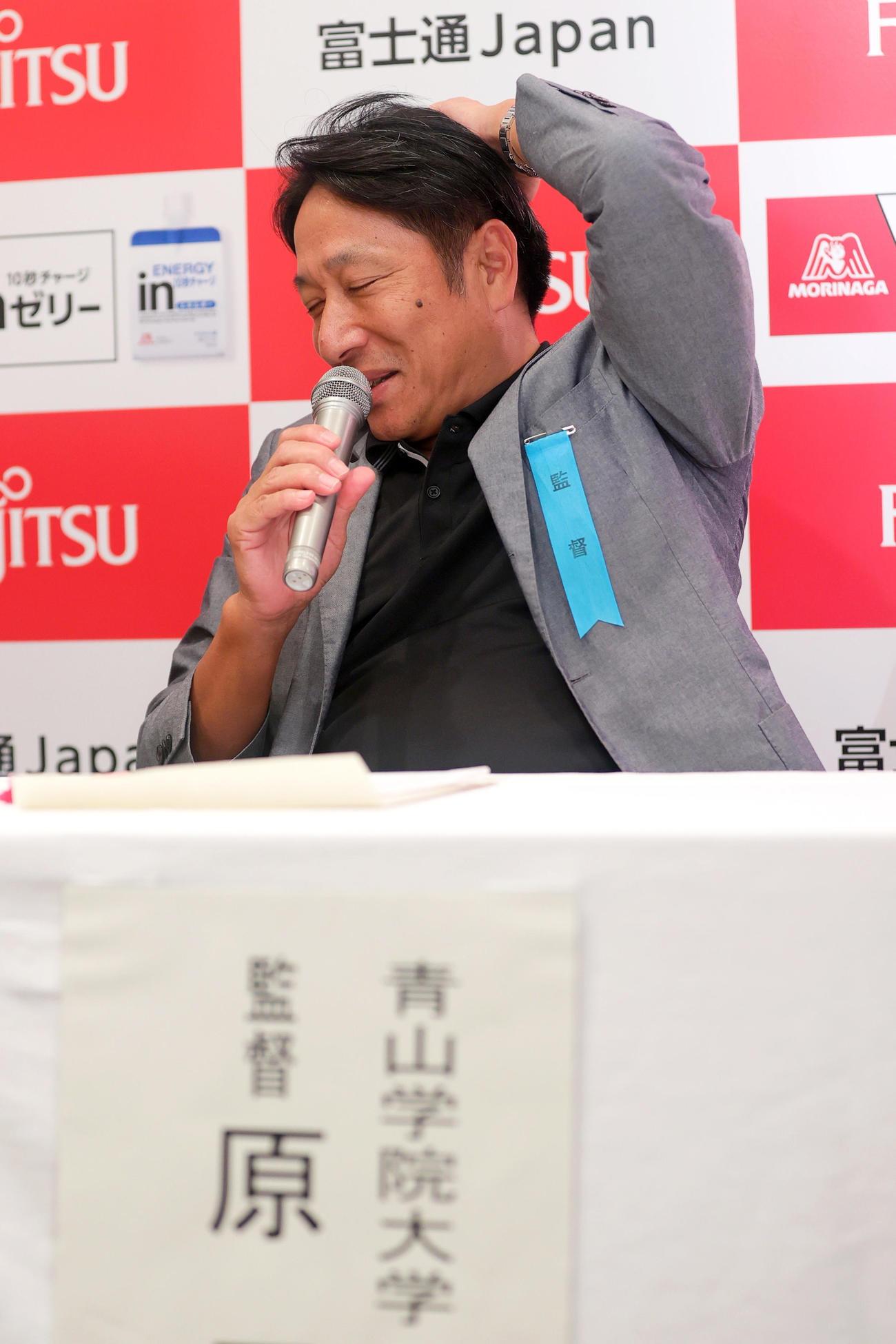 青学大の原晋督はチームのスローガンを発表するも間違え頭を抱える（撮影・上山淳一）