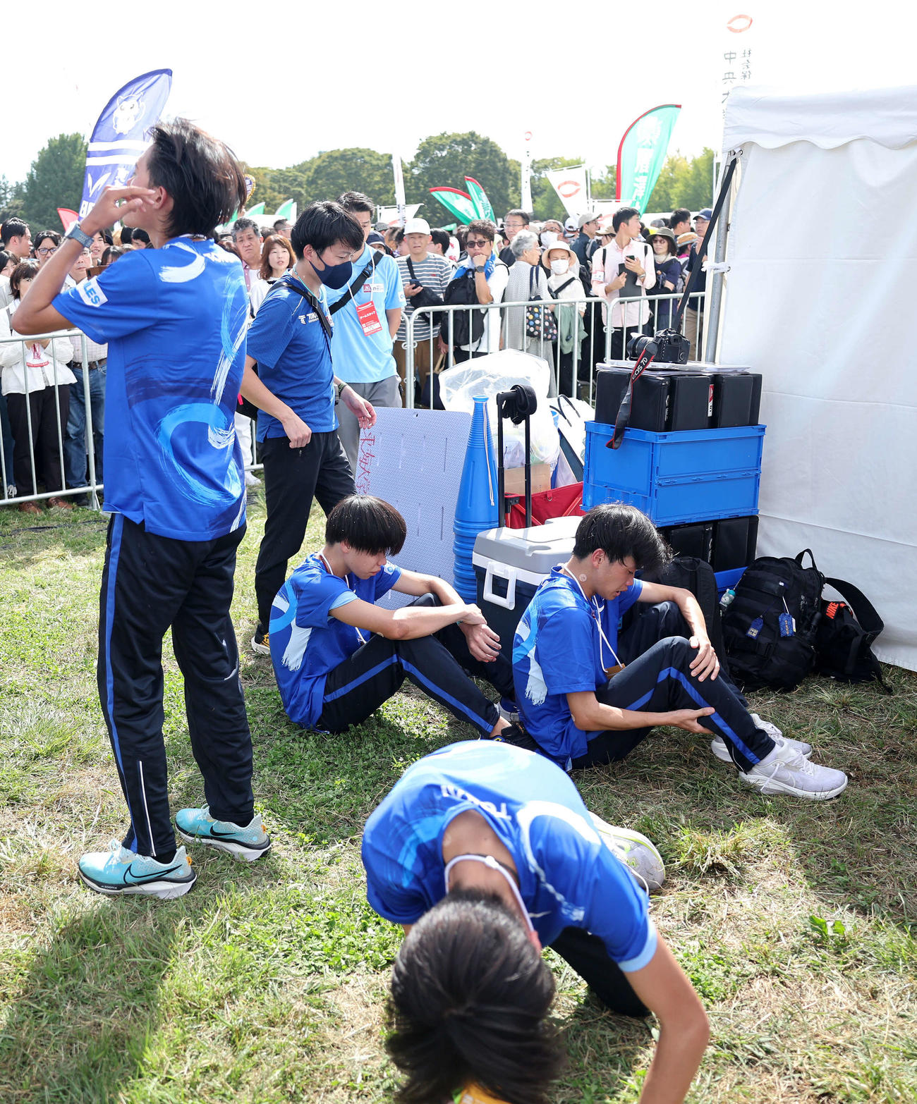 予選突破出来ず悔しそうな表情を見せる東海大の選手たち（撮影・鈴木正人）
