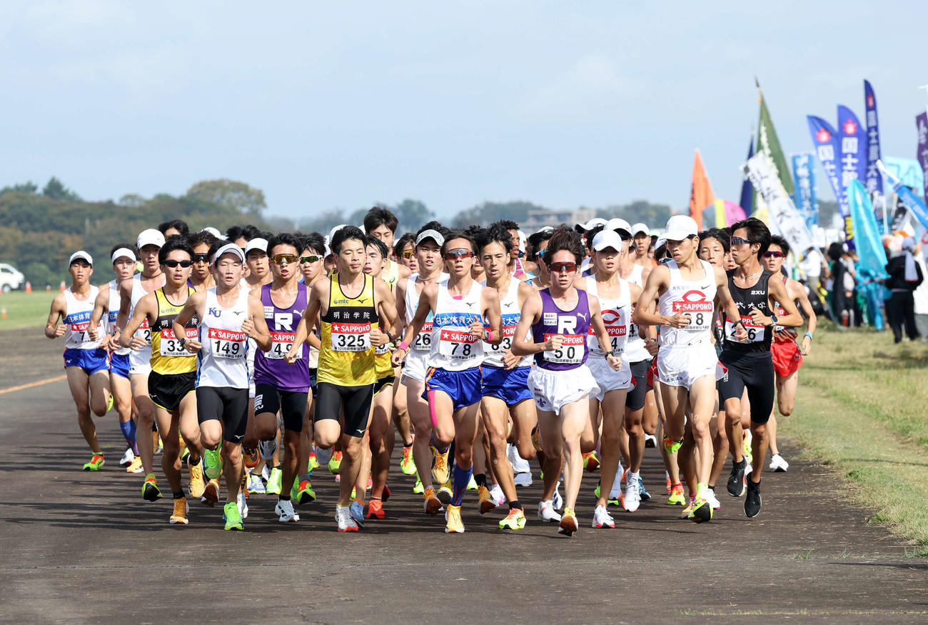 力走する各校の選手たち（撮影・鈴木正人）