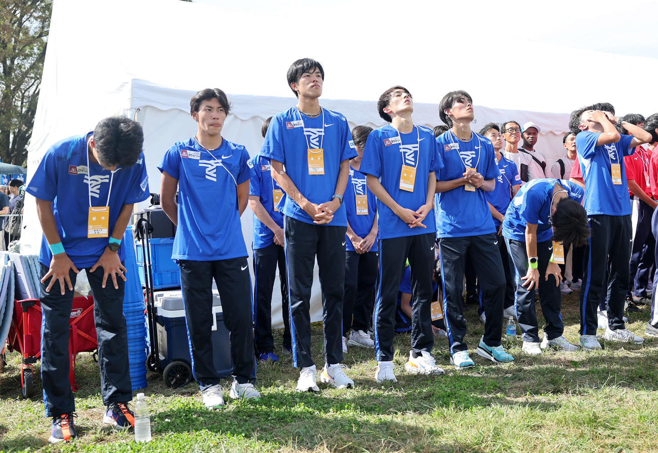 予選突破出来ず悔しそうな表情を見せる東海大の選手たち（撮影・鈴木正人）