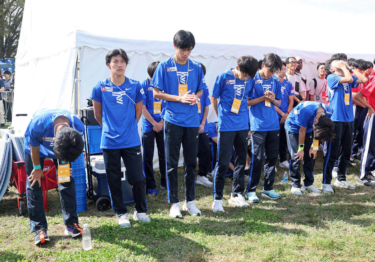 予選突破出来ず悔しそうな表情を見せる東海大の選手たち（撮影・鈴木正人）