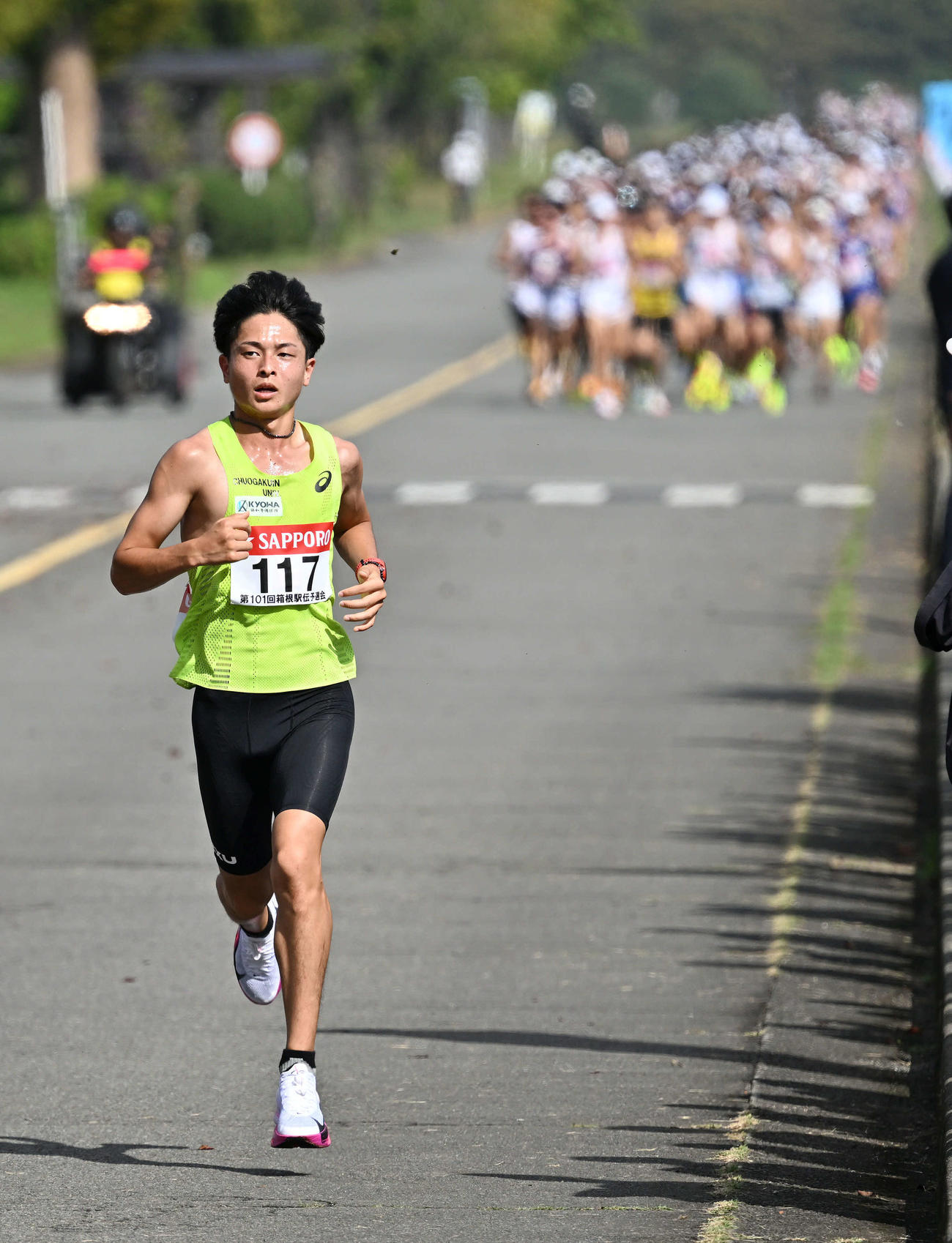 日本人トップで力走する中央学院大・吉田（撮影・滝沢徹郎）