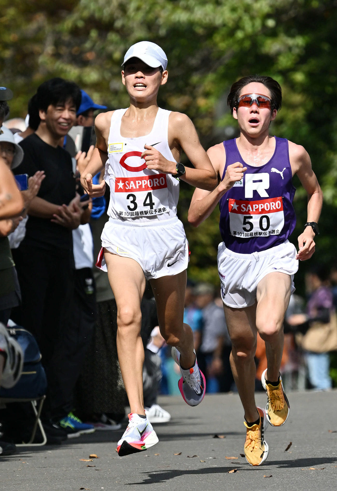 ゴール手前を力走する中大・白川（左）と立大・馬場（撮影・滝沢徹郎）