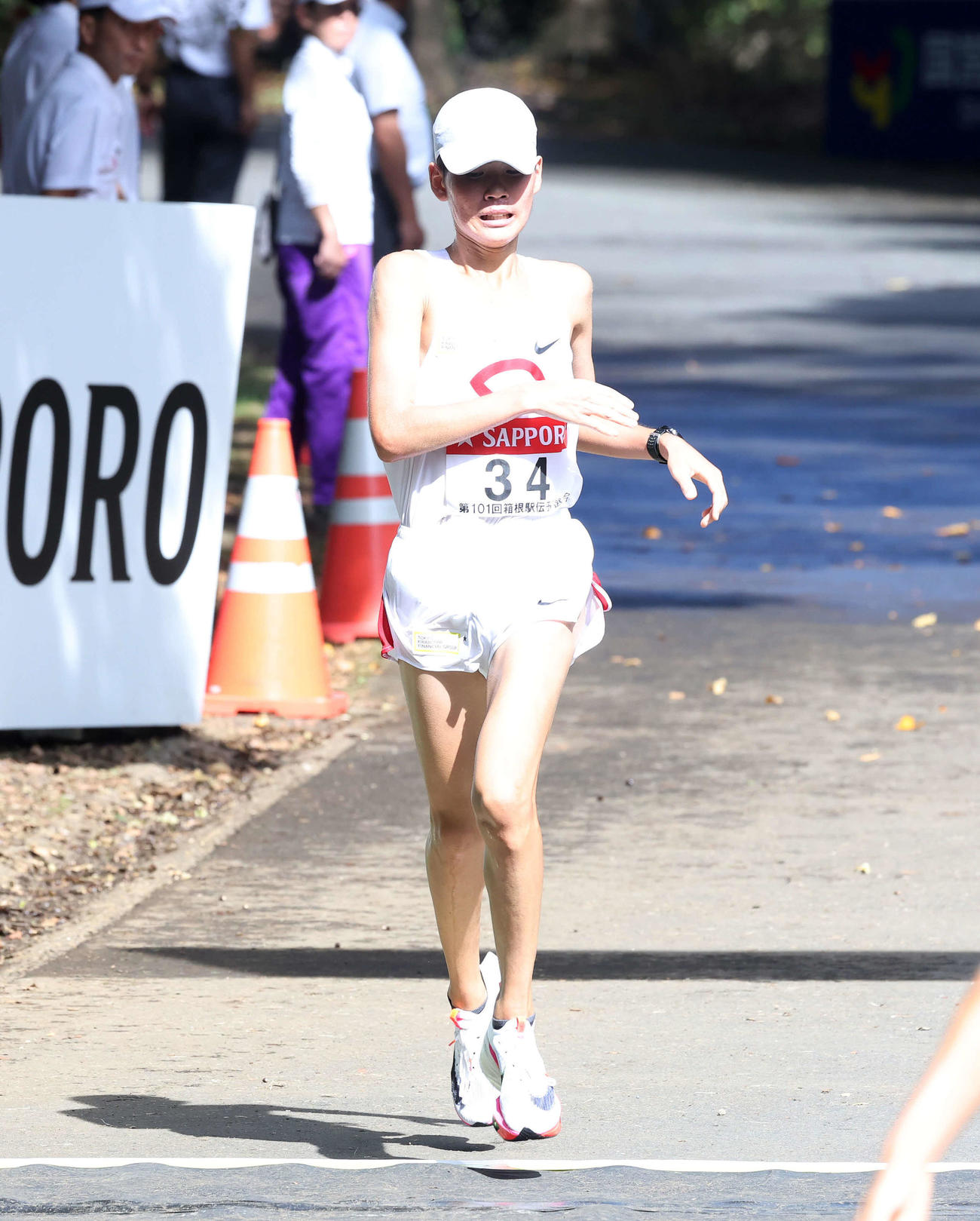 日本人5位でゴールする中大・白川（撮影・鈴木正人）