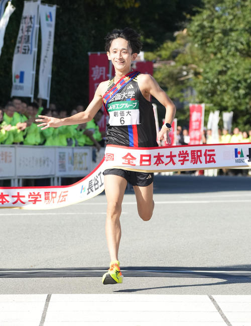 4位でゴールする創価大・野沢悠真（撮影・森本幸一）