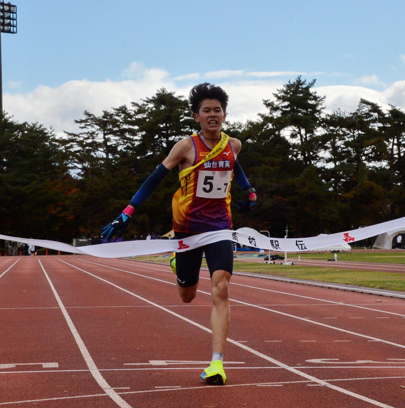 仙台育英のアンカー佐々木蓮斗（2年）が2時間6分25秒でゴールし、東北高校駅伝6連覇（撮影・浜本神威）