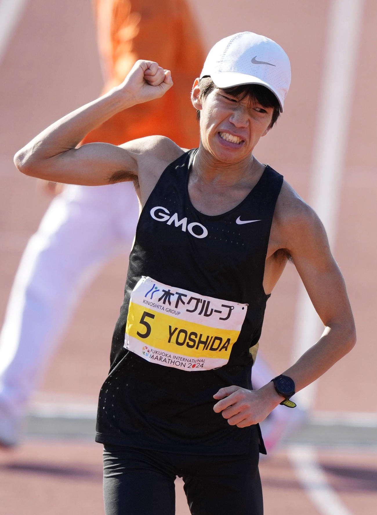 福岡国際マラソン2024で優勝し、喜ぶ吉田祐也（共同）