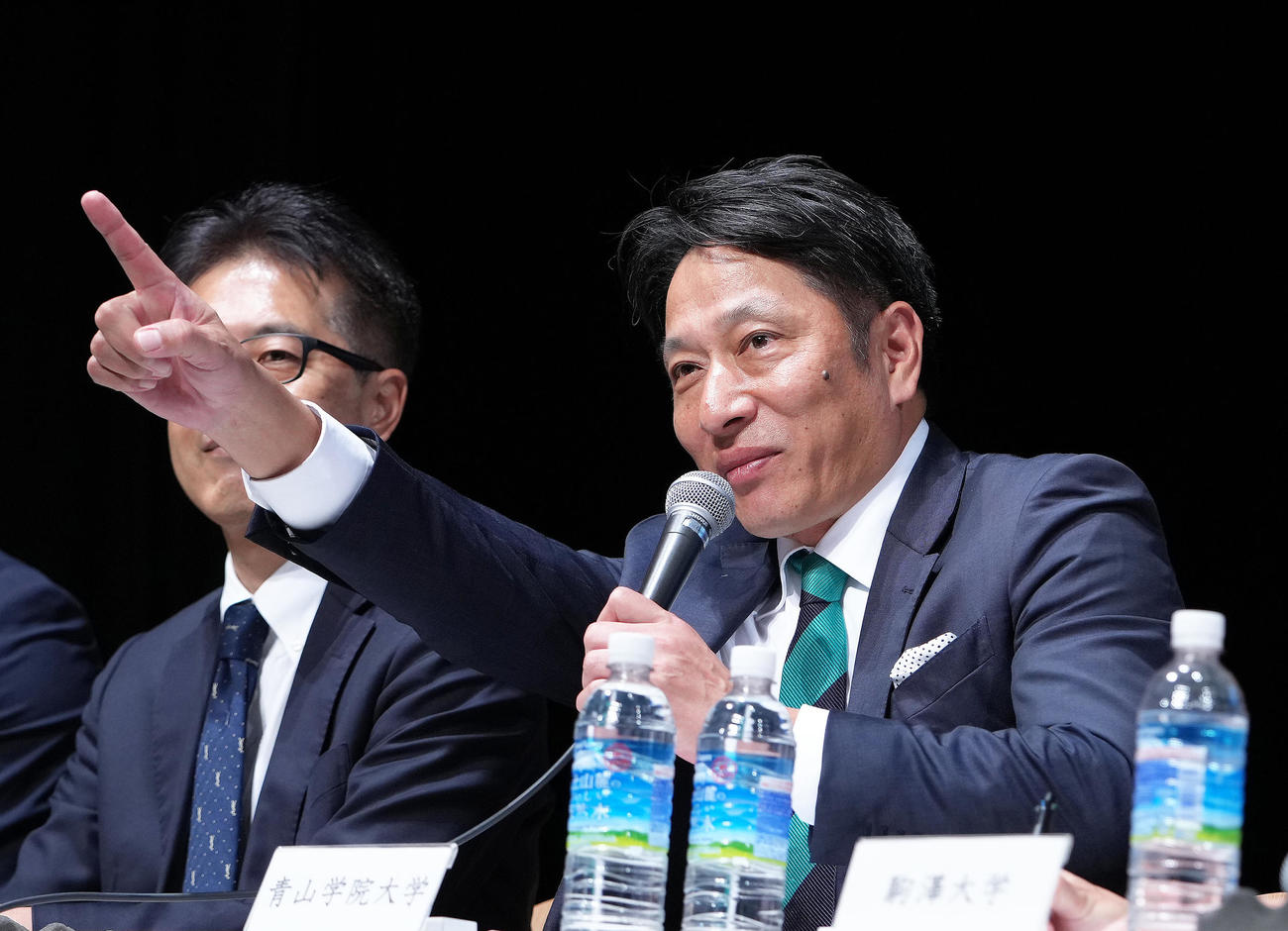 第101回箱根駅伝記者発表会で意気込みを語る青学大・原監督（撮影・足立雅史）