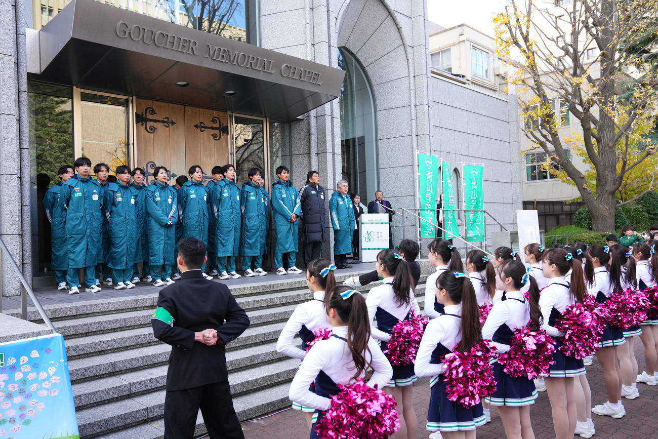 壮行会で声援を受ける青学大の選手たち（撮影・横山健太）