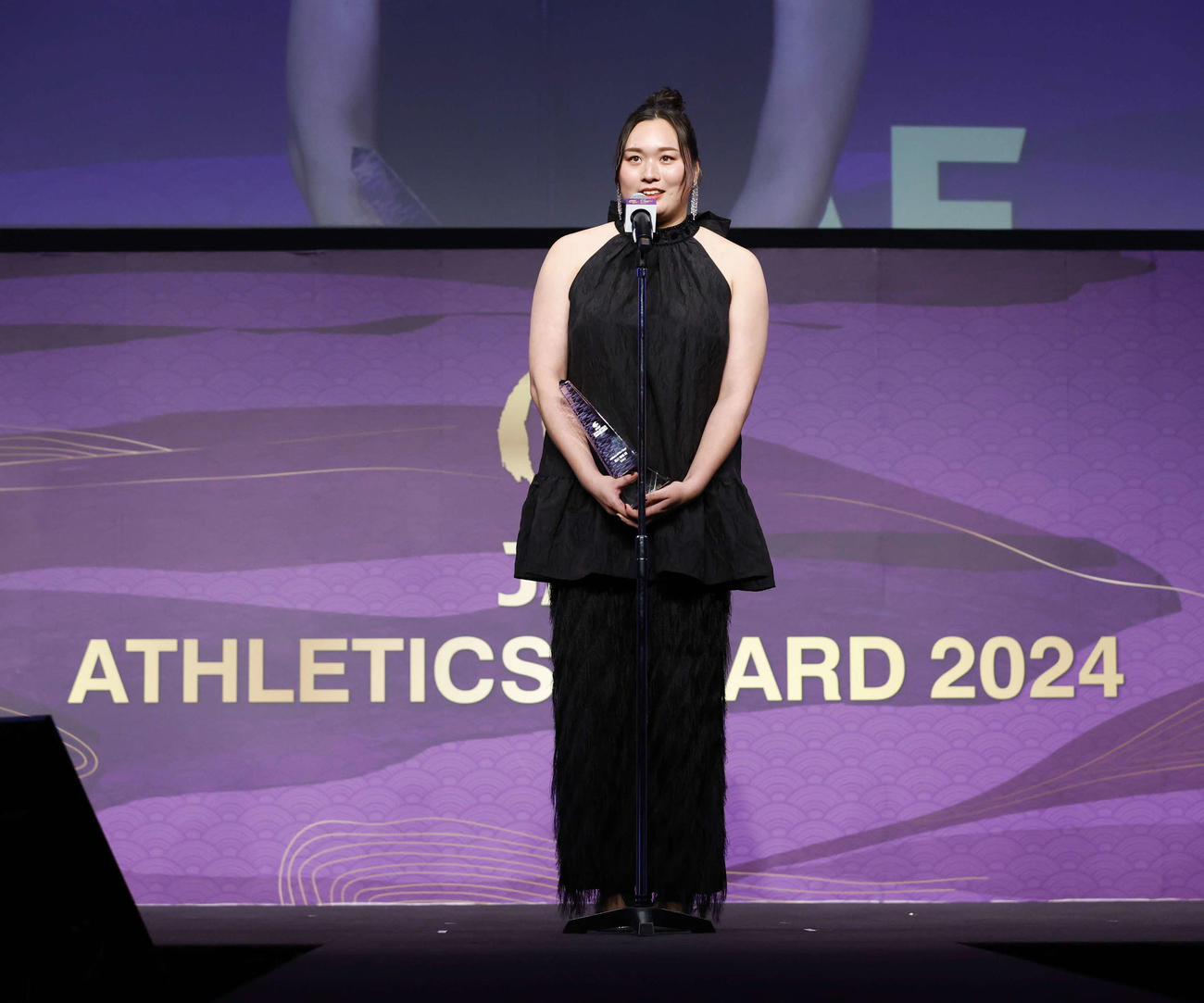 日本陸連アスレティックス・アワード2024でアスリート・オブ・ザ・イヤーを受賞しスピーチする北口（日本陸上競技連盟／フォート・キシモト）