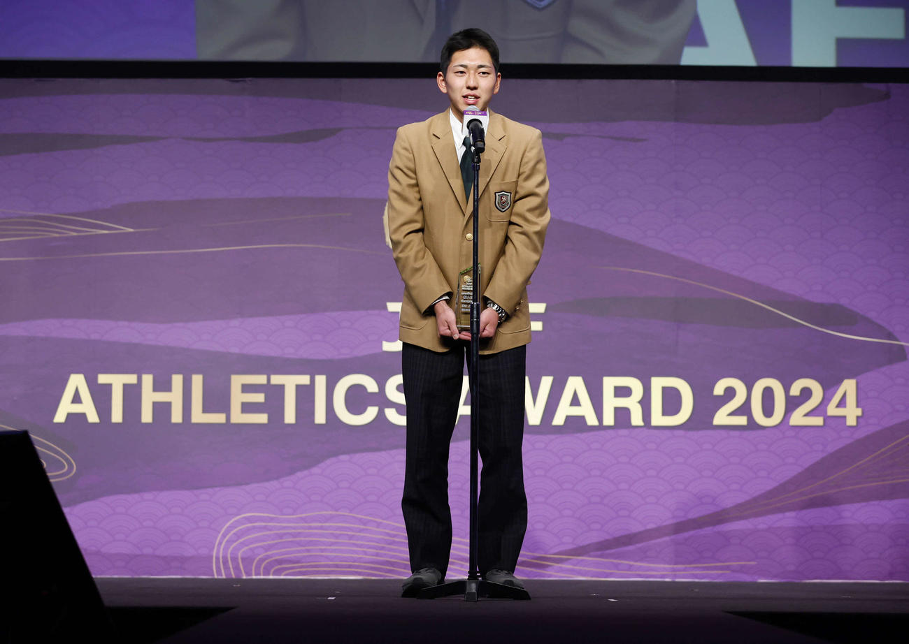 日本陸連アスレティックス・アワード2024で新人賞を受賞した落合（日本陸上競技連盟／フォート・キシモト）