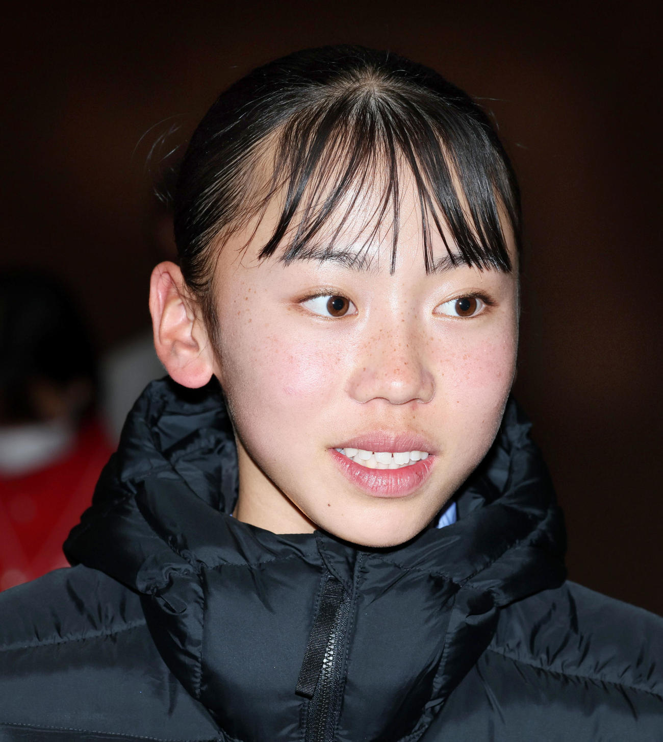 全国高校駅伝・女子の部　区間賞を受賞し取材を受ける久保凜（撮影・加藤哉）