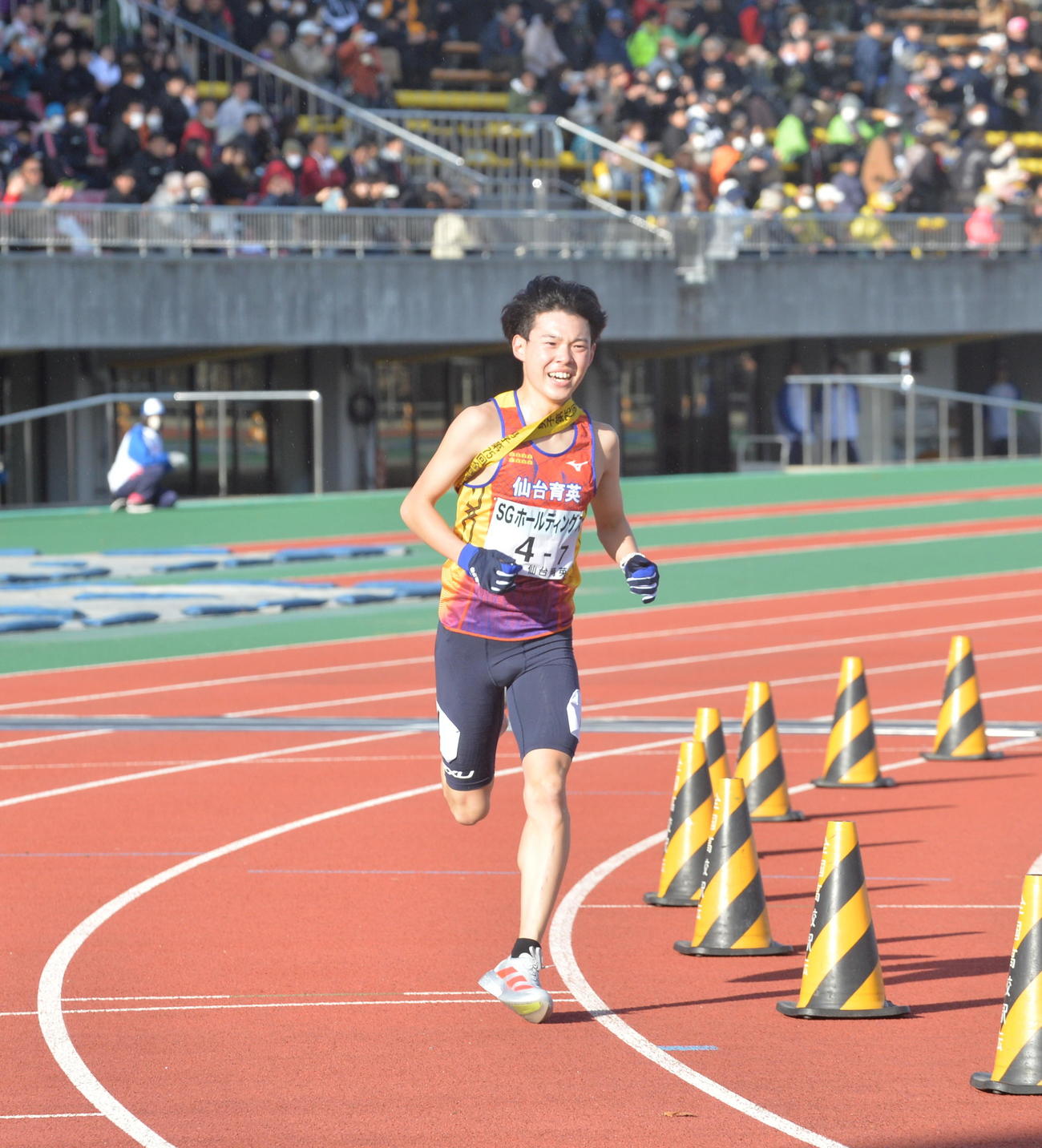 ラストスパートに口角を上げる仙台育英7区・森尻（撮影・浜本神威）