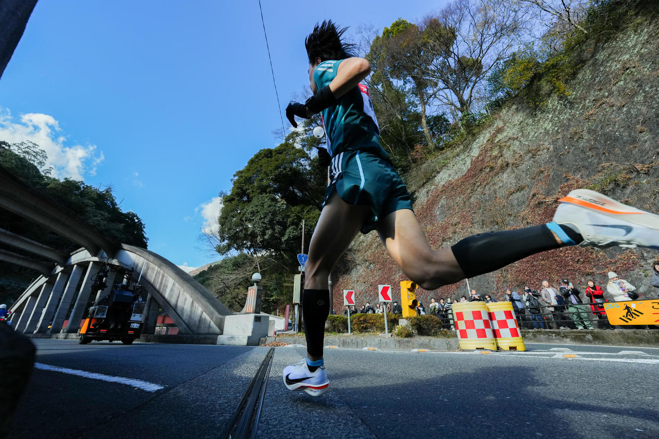 東京箱根間往復大学駅伝競走　ゴールに向かって疾走する青学大5区若林（撮影・菅敏）