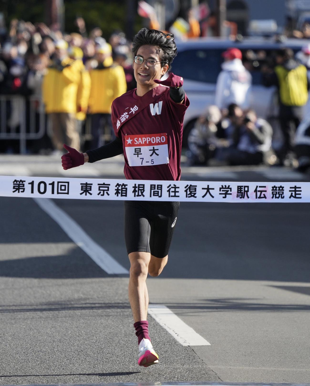 箱根駅伝　往路　3位でゴールする早大5区工藤（撮影・垰建太）