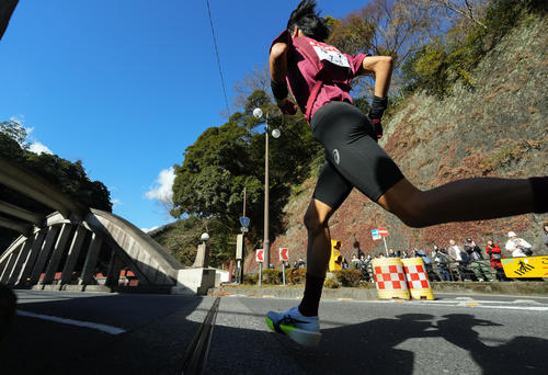東京箱根間往復大学駅伝競走　ゴールに向かって疾走する早大5区工藤（撮影・菅敏）