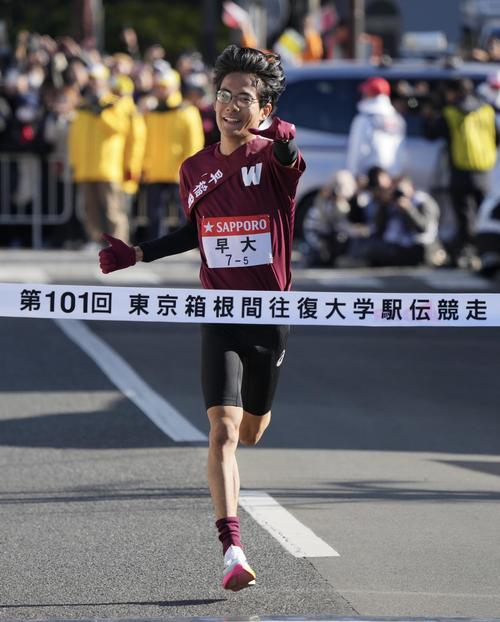 箱根駅伝　往路　3位でゴールする早大5区工藤（撮影・垰建太）