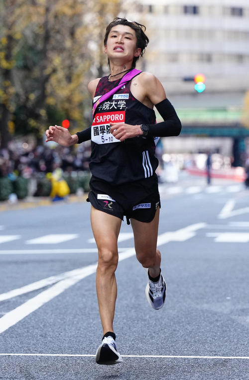 3位でゴールする国学院大10区吉田（撮影・江口和貴）