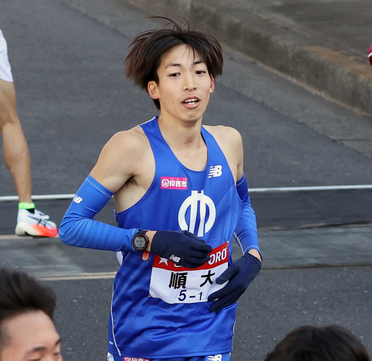 第100回箱根駅伝　往路　力走する順大1区三浦龍司（2024年1月2日撮影）