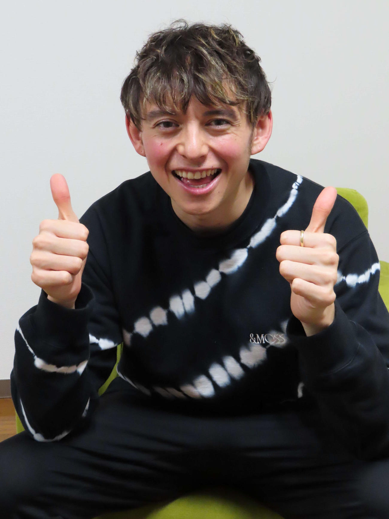 インタビューに応じたハリー杉山（撮影・近藤由美子）