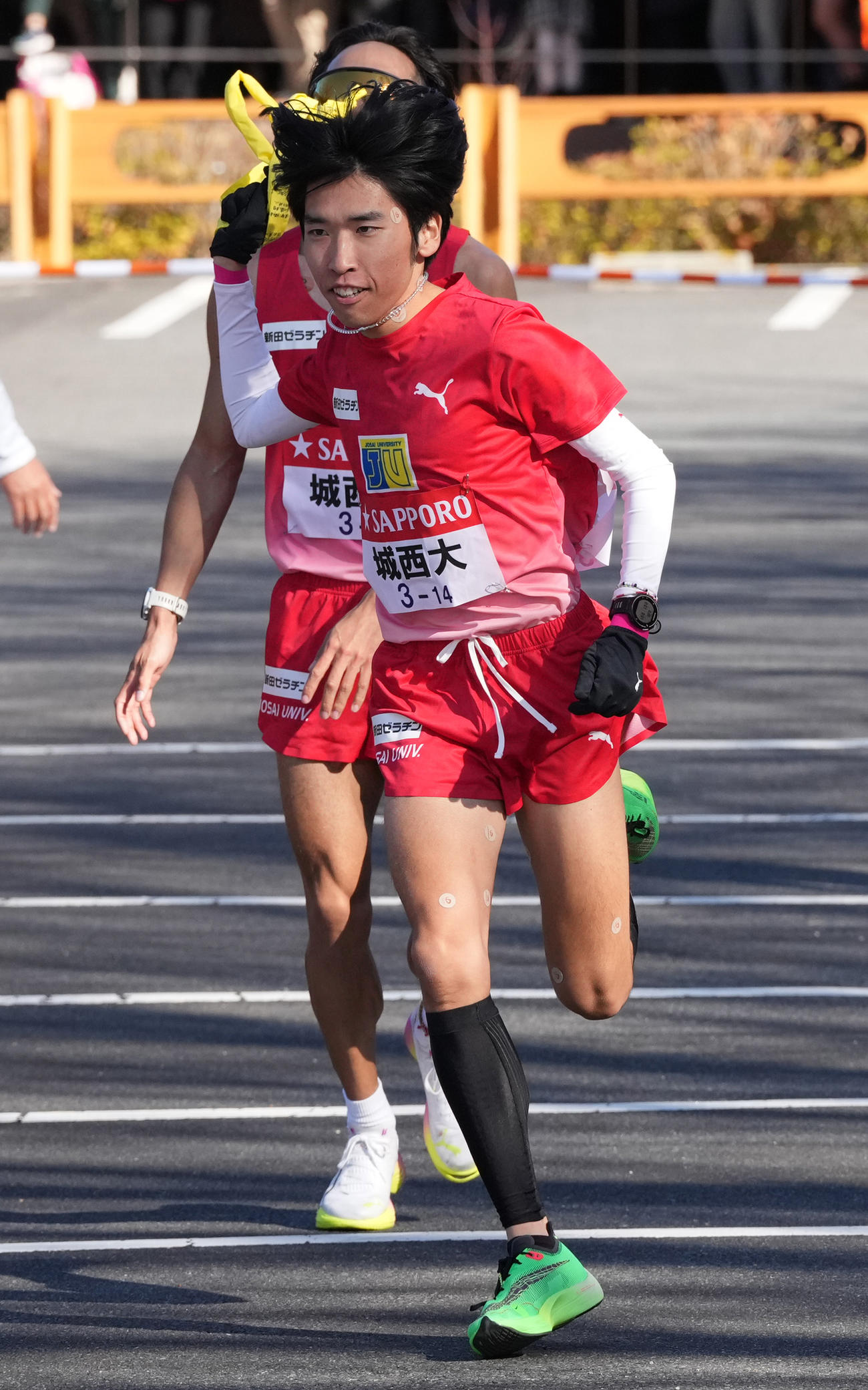 城西大5区斎藤は小田原中継所を出発する（撮影・鈴木みどり）