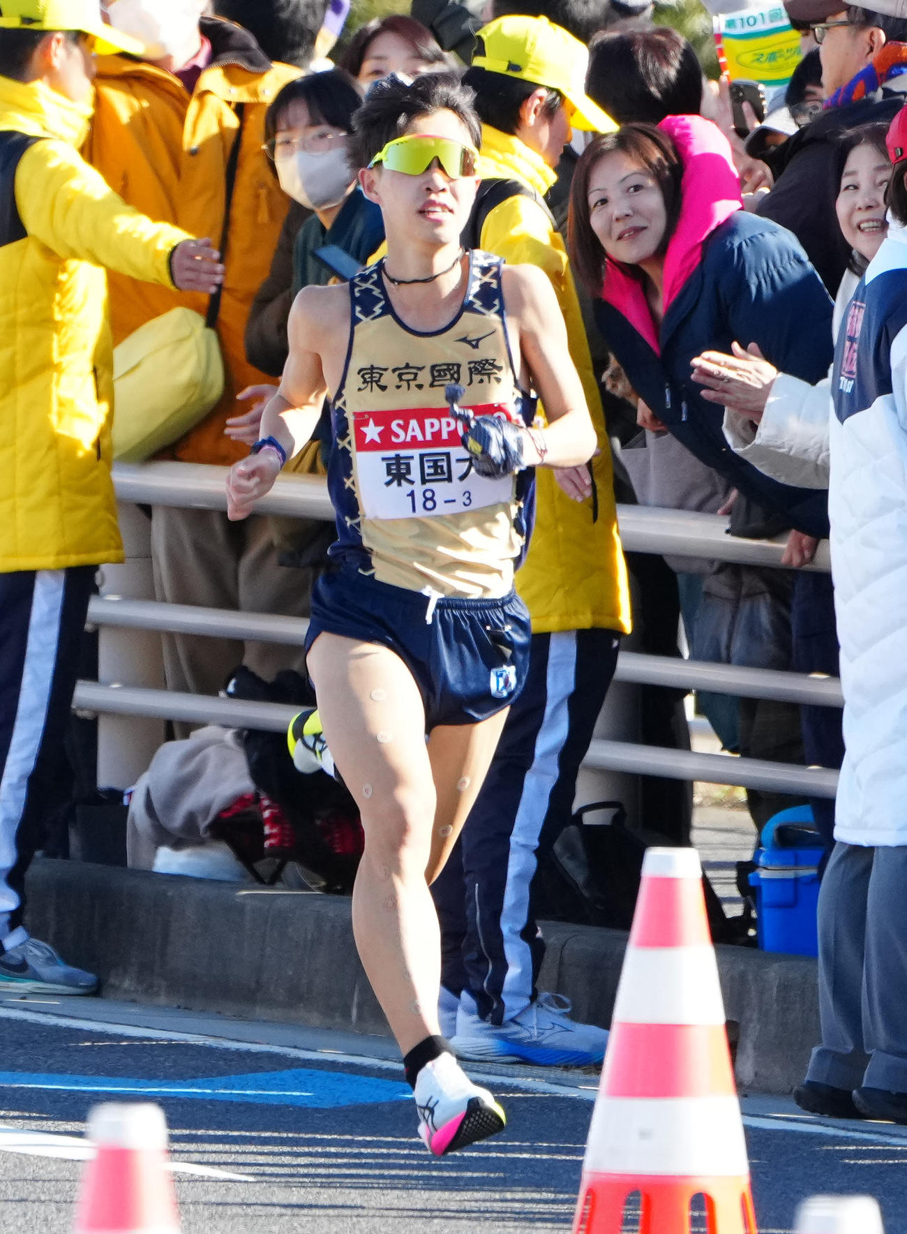 平塚中継所に向かう東京国際大3区佐藤（撮影・江口和貴）